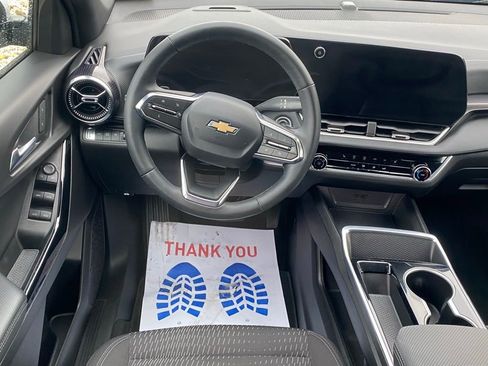 Used 2025 Chevrolet Equinox LT w/ Safety and Technology Package image 10