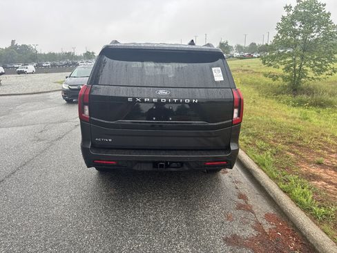 Used 2025 Ford Expedition Active AWD/4WD image 9
