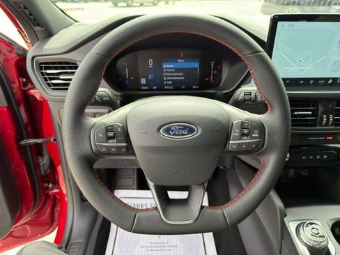 Used 2025 Ford Escape ST-Line w/ Tech Pack #1 FWD image 32