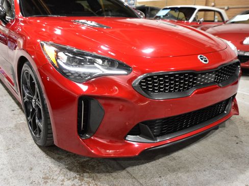 Used 2018 Kia Stinger GT2 image 4
