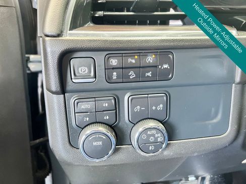 Used 2025 Chevrolet Suburban Z71 w/ Comfort Package AWD/4WD image 19