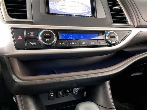 Used 2019 Toyota Highlander Limited FWD image 14