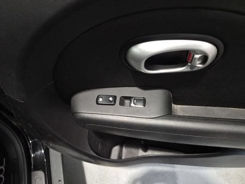 Used 2019 Kia Soul FWD image 26