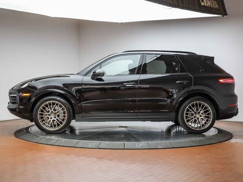 Used 2023 Porsche Cayenne Platinum Edition image 2