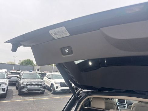 Used 2019 Lincoln Nautilus Reserve AWD/4WD image 13