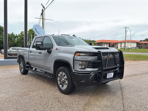 Used 2025 Chevrolet Silverado 2500 Custom w/ Custom Value Package AWD/4WD image 10