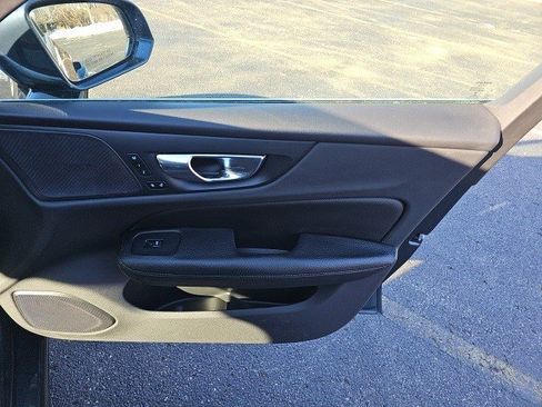 Used 2019 Volvo S60 T5 Inscription image 15