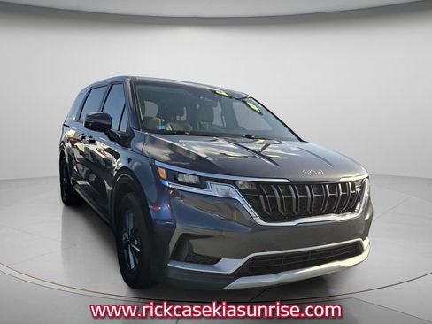 Used 2023 Kia Carnival LX FWD image 4