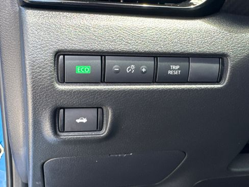 Used 2024 Nissan Sentra SV FWD image 14