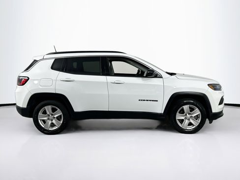 Used 2022 Jeep Compass Latitude image 4