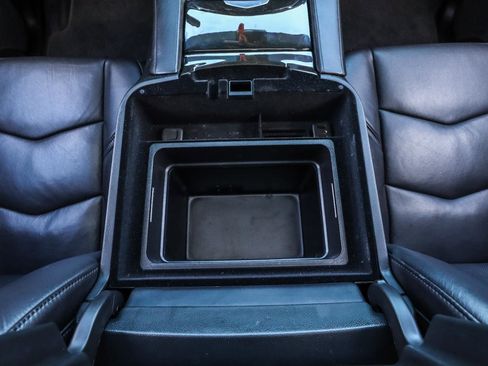 Used 2017 Cadillac Escalade Platinum image 31