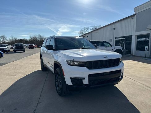 New 2025 Jeep Grand Cherokee L Limited AWD/4WD image 1
