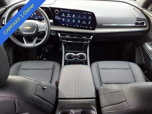 Used 2025 Chevrolet Traverse LT image 12