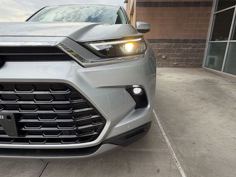 Used 2024 Toyota Grand Highlander Limited image 11