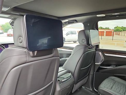 Used 2025 Cadillac Escalade Sport Platinum w/ LPO, Floor Liner Package AWD/4WD image 9