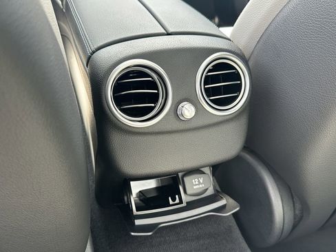 Used 2018 Mercedes-Benz C 300 Sedan image 25