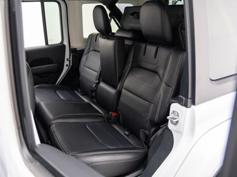 Used 2022 Jeep Wrangler Unlimited Sahara w/ Cold Weather Group image 16