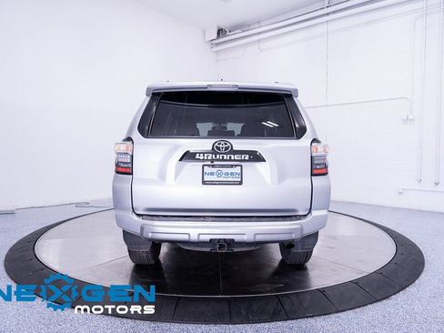 Used 2019 Toyota 4Runner TRD Off-Road Premium AWD/4WD image 32