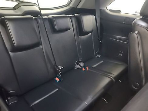 Used 2019 Toyota Highlander XLE image 16