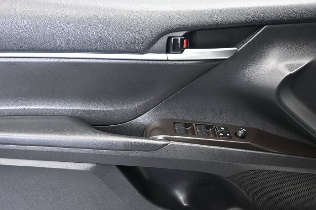 Used 2023 Toyota Camry SE FWD image 7