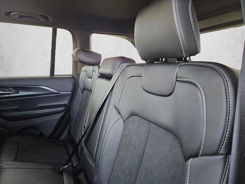 New 2025 Jeep Grand Cherokee Altitude image 15