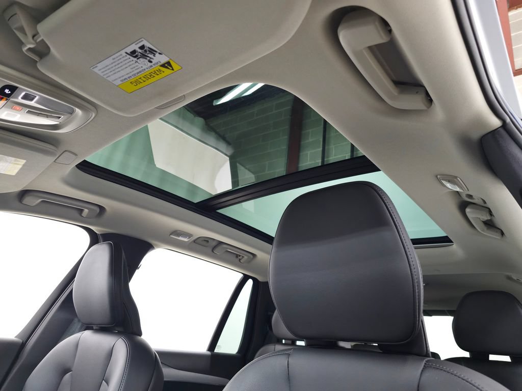 Certified 2025 Volvo XC90 B5 Core w/ Protection Package Premier AWD/4WD image 17