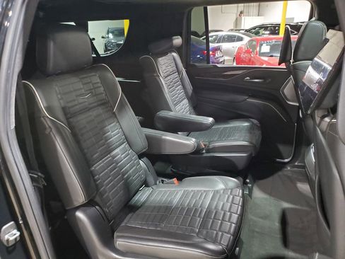Used 2022 Cadillac Escalade ESV Sport Platinum w/ LPO, ONYX Package AWD/4WD image 19