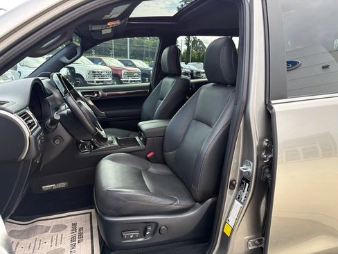 Used 2023 Lexus GX 460 Luxury w/ Accessory Package AWD/4WD image 10