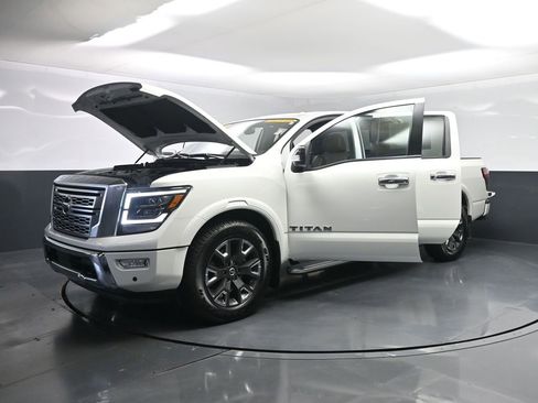 Used 2021 Nissan Titan Platinum Reserve w/ Moonroof Package image 32