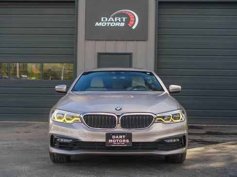 Used 2017 BMW 540i xDrive image 2