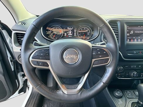 Used 2019 Jeep Cherokee Latitude Plus w/ Comfort/Convenience Group image 36