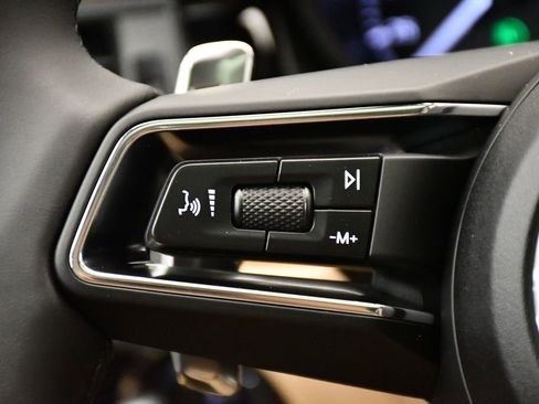 Used 2025 Porsche Macan image 22