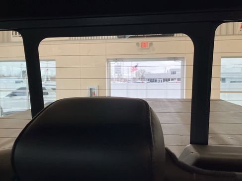 Used 2024 Ford F150 Platinum w/ FX4 Off-Road Package image 35