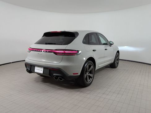 Certified 2025 Porsche Macan AWD/4WD image 9