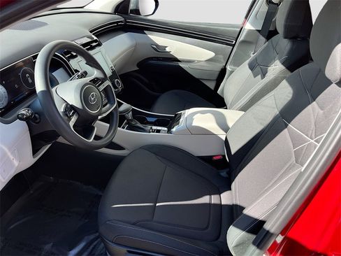 Used 2024 Hyundai Tucson SE image 19