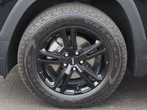 Certified 2024 GMC Terrain AT4 w/ Tech Package AWD/4WD image 33