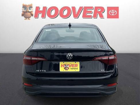 Used 2024 Volkswagen Jetta SE image 3