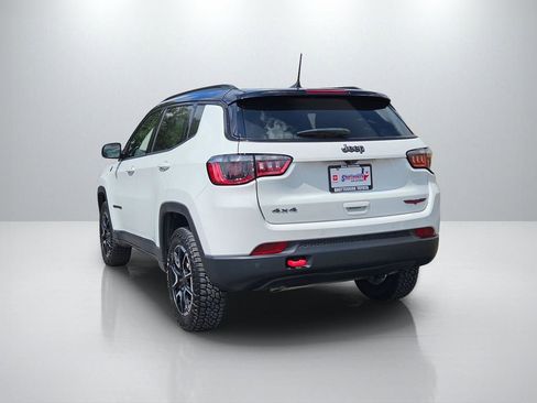 Used 2025 Jeep Compass Trailhawk AWD/4WD image 7