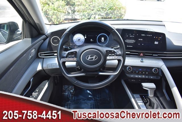 Used 2025 Hyundai Elantra Limited FWD image 29