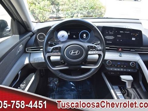 Used 2025 Hyundai Elantra Limited FWD image 29
