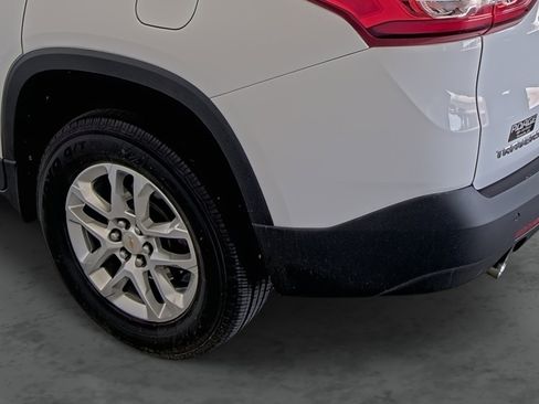 Used 2021 Chevrolet Traverse LT FWD image 9