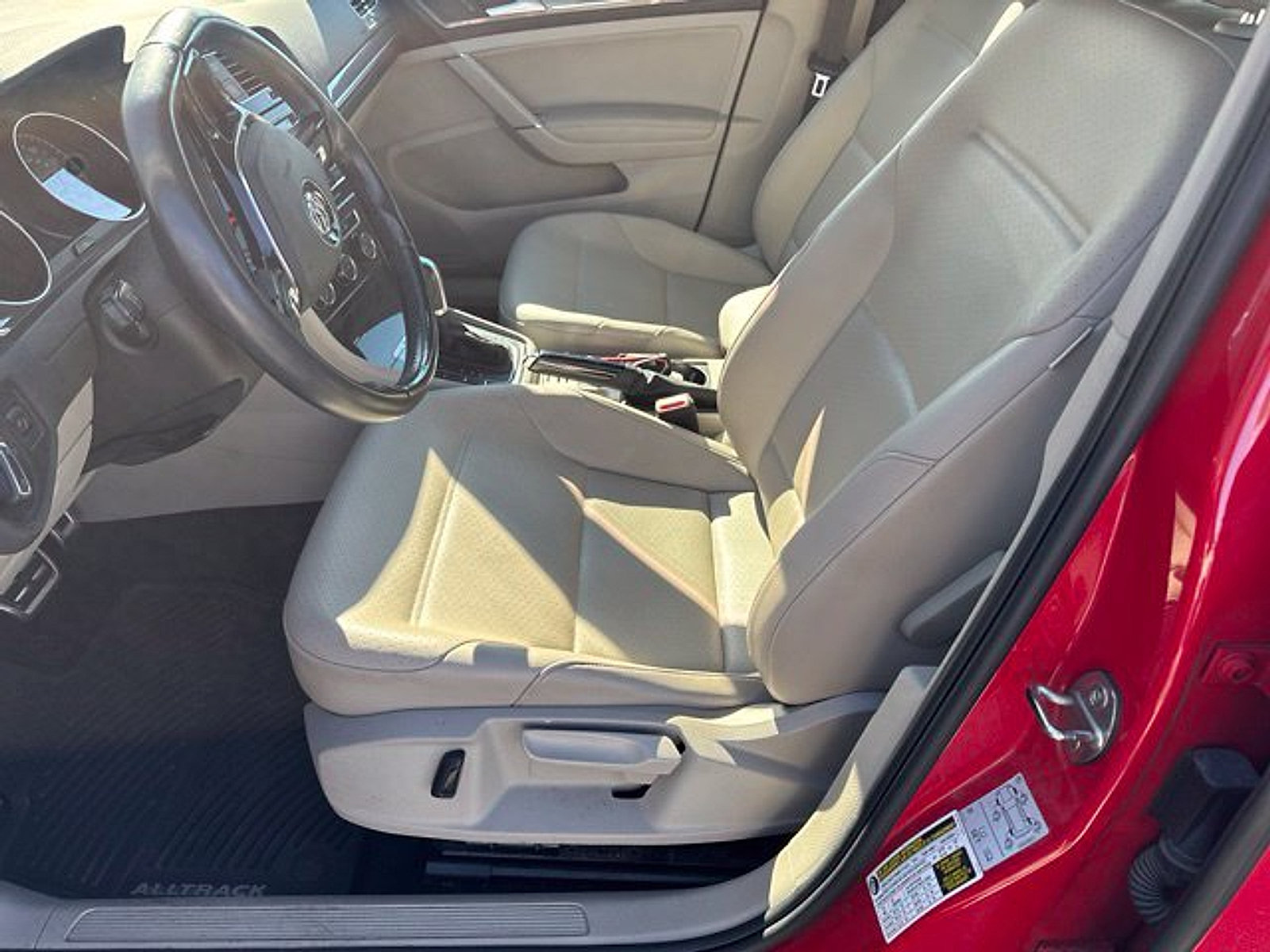 Used 2019 Volkswagen Golf Alltrack S AWD/4WD image 2