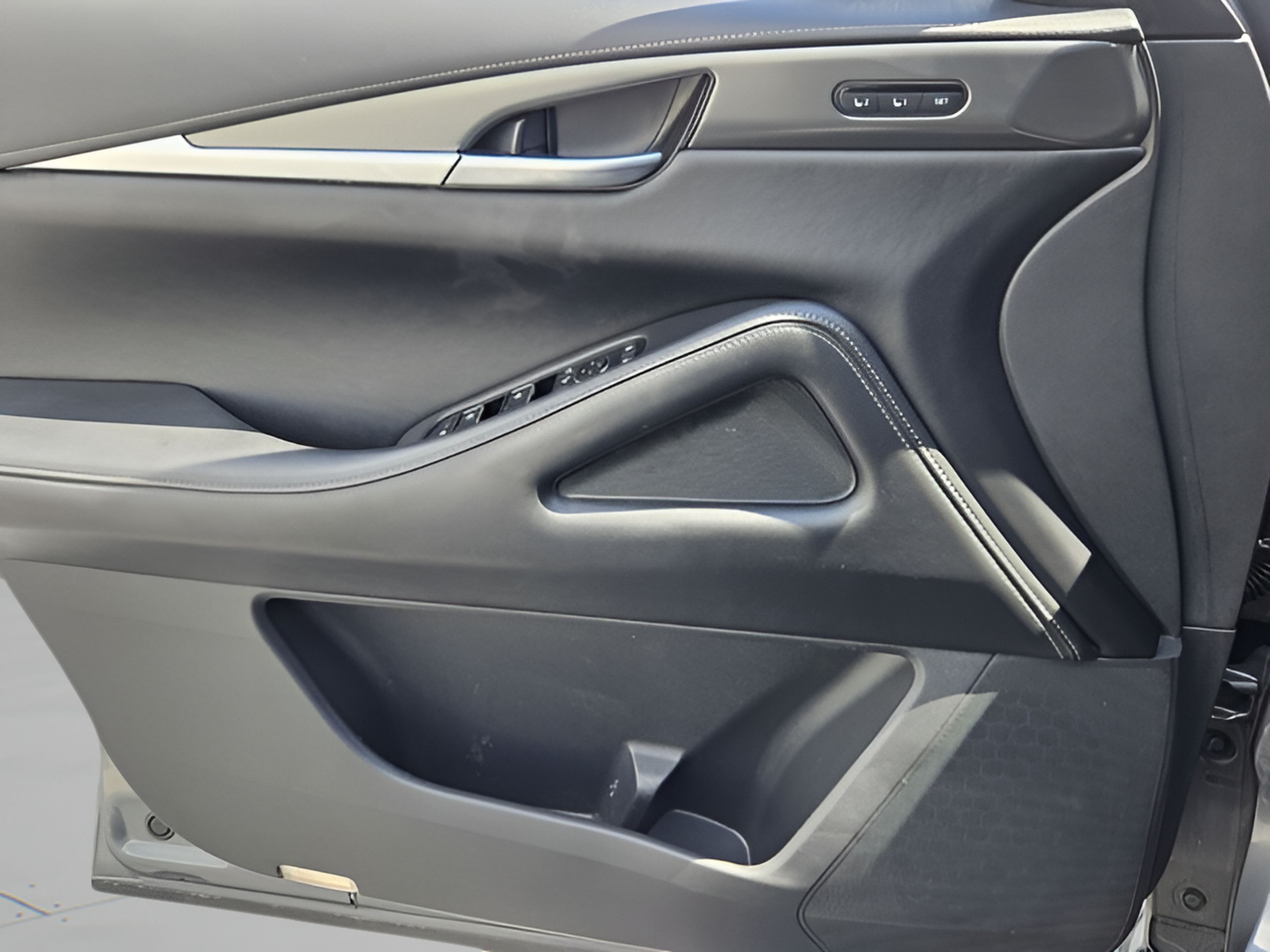 Used 2022 INFINITI QX60 Luxe w/ Cargo Package FWD image 13