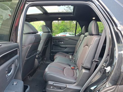 Used 2025 Honda Pilot Black Edition image 10