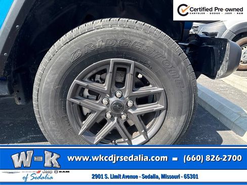 Used 2024 Jeep Gladiator Sport AWD/4WD image 5