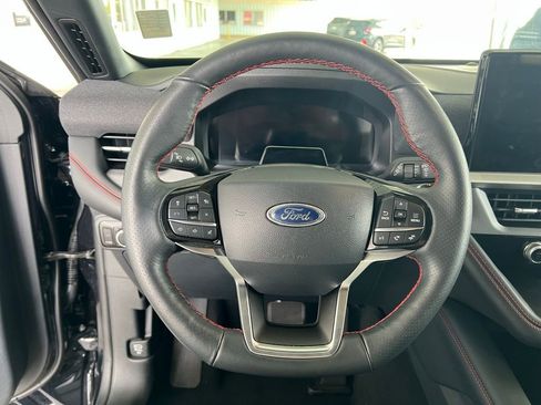 Used 2025 Ford Explorer ST-Line w/ ST-Line Street Pack image 11