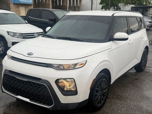 Used 2021 Kia Soul LX FWD image 2