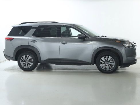 Used 2025 Nissan Pathfinder SV image 11