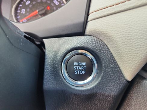 Used 2019 Toyota RAV4 XLE Premium image 28