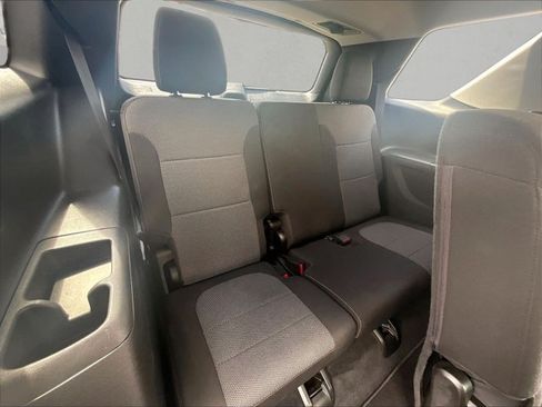 Used 2021 Chevrolet Traverse LS FWD image 30